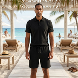Das Surrey Herren Sommer-Jacquard-Set aus Poloshirt & Shorts – Leichtes Strand-Outfit