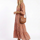 Amara | Stufen-Midikleid mit geometrischem Print und V-Ausschnitt