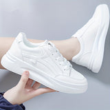 Schicke weiße Sneaker, leicht und bequem