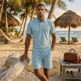 Das Surrey Herren Sommer-Jacquard-Set aus Poloshirt & Shorts – Leichtes Strand-Outfit