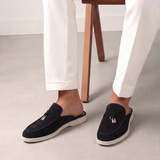 Mediterrane Pantolette aus Veloursleder in Schwarz