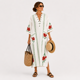 Elena Kaftan in Weiß mit Rosendruck