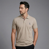 Das Elmwood Herren-Poloshirt aus Baumwolle, gepflegt