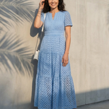 Brielle | Stufen-Midikleid mit V-Ausschnitt und kurzem Arm