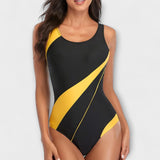 Sportliches Kleid mit offenem Rücken