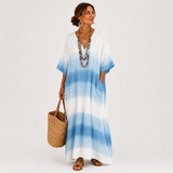 Jamila Kaftan im blauen Farbverlauf