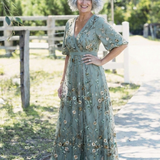 Evadne | Besticktes Maxikleid mit V-Ausschnitt