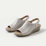 Hazel – Zurückhaltende Eleganz in zartem Grau