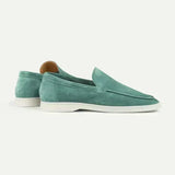 Klassischer Loafer aus Veloursleder in Apfelblau