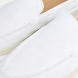 Klassischer Loafer aus Veloursleder in Pearl White