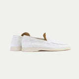 Klassischer Loafer aus Veloursleder in Pearl White