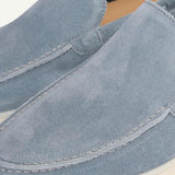 Klassischer Loafer aus Veloursleder in Baby Blue