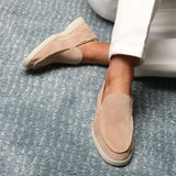 Klassischer Loafer aus Veloursleder in Beige