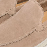 Klassischer Loafer aus Veloursleder in Beige