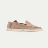 Klassischer Loafer aus Veloursleder in Beige