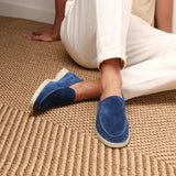 Klassischer Loafer aus Veloursleder in Berry Blue