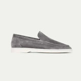 Klassischer Loafer aus Veloursleder in Grau