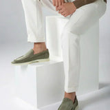 Klassischer Loafer aus Veloursleder in Olive Green